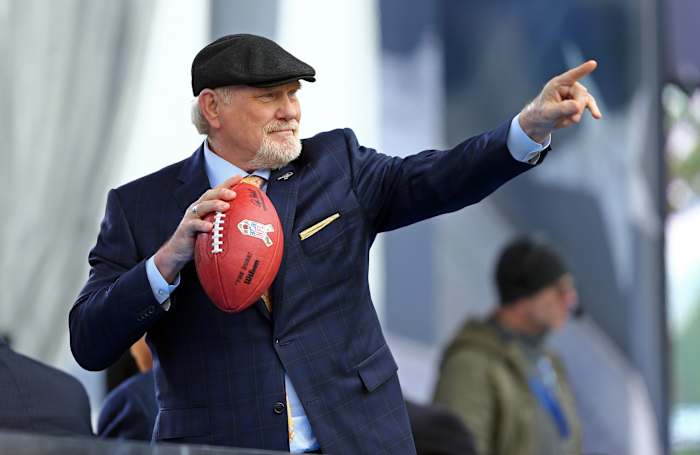 Fox NFL Sunday analyst and former Steelers QB Terry Bradshaw throws a football to cadets at the United States Military Academy in 2019.